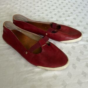 Frye Melanie T-Strap Flats Size 7.5
